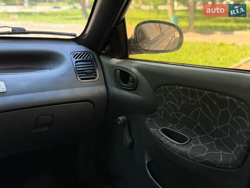 Седан Daewoo Sens 2004 в Запоріжжі