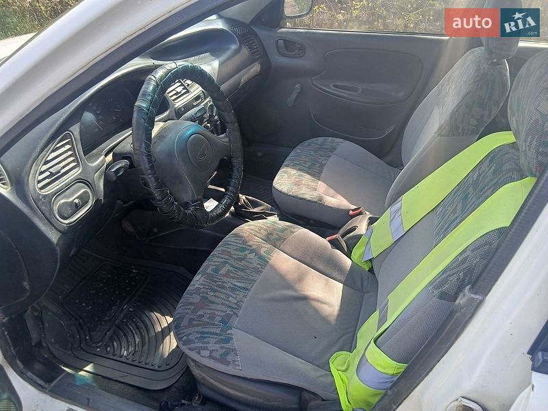 Седан Daewoo Sens 2002 в Хотине