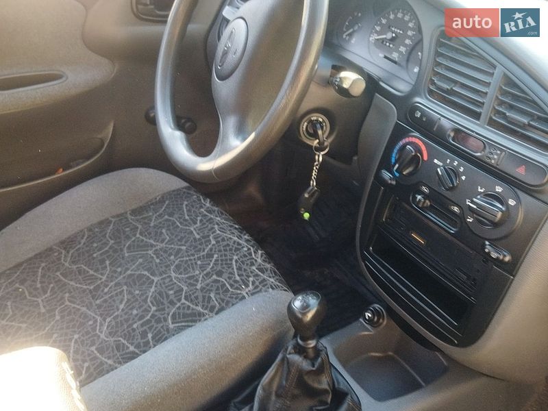 Седан Daewoo Sens 2004 в Днепре