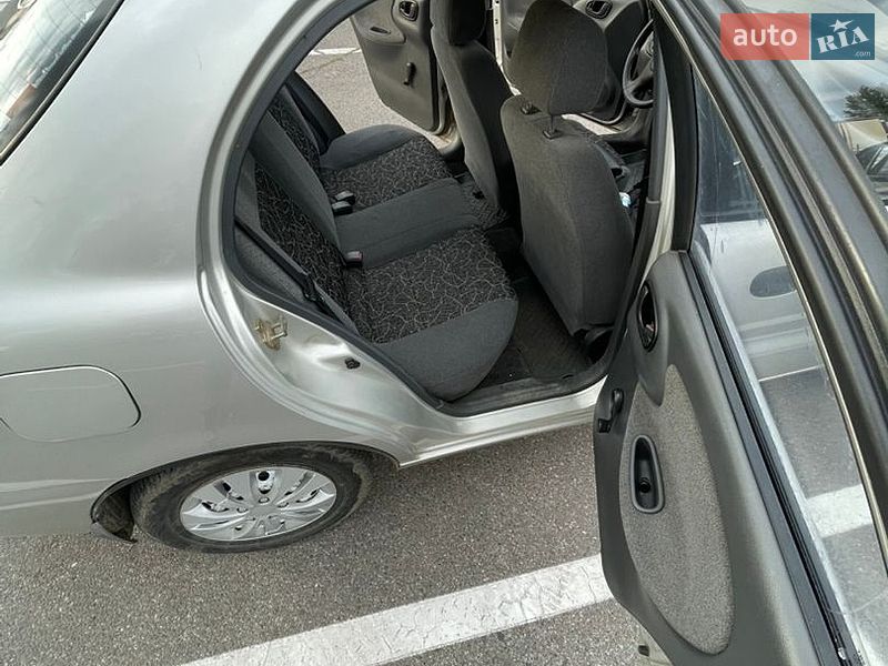 Седан Daewoo Sens 2004 в Львові