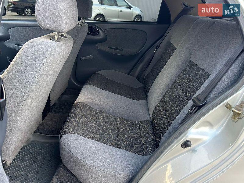Седан Daewoo Sens 2004 в Кременчуці