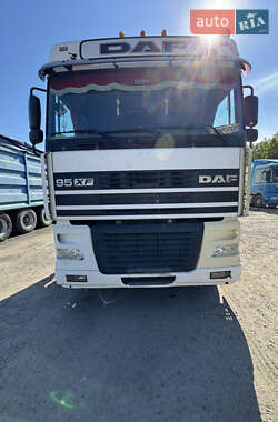 Тягач DAF 95 2002 в 