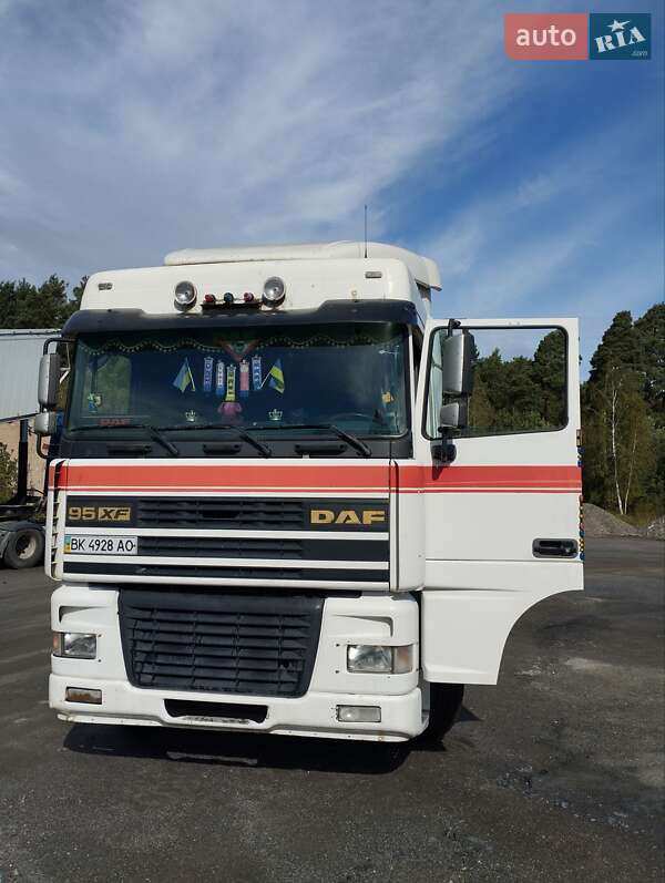 Тягач DAF 95 2000 в 