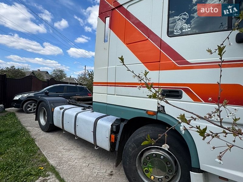 Тягач DAF 95 2000 в Миргороде