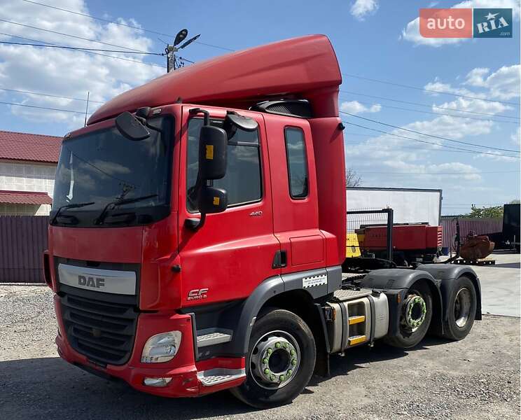 Тягач DAF CF 2016 в Гореничах