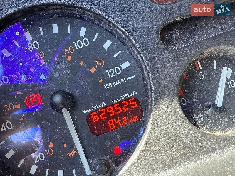 Грузовой фургон DAF FA 2003 в Киеве