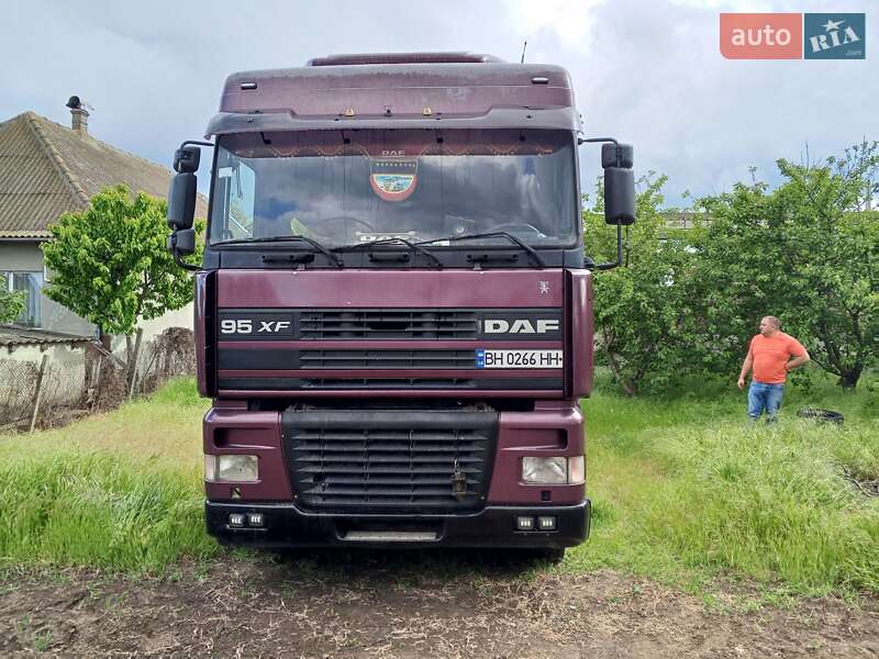 Контейнеровоз DAF FX 2000 в 