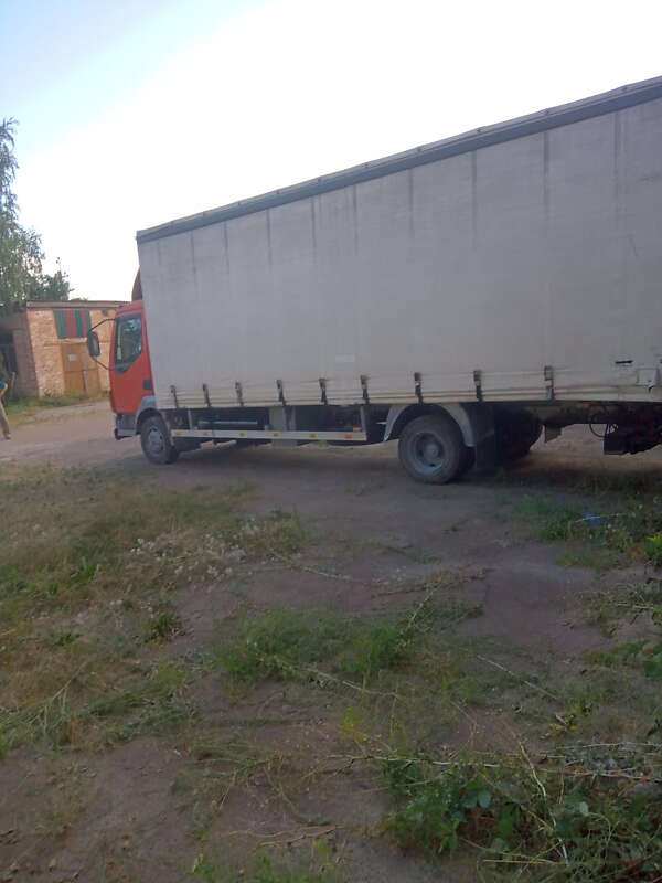 Тентованый DAF LF 2005 в Тростянце