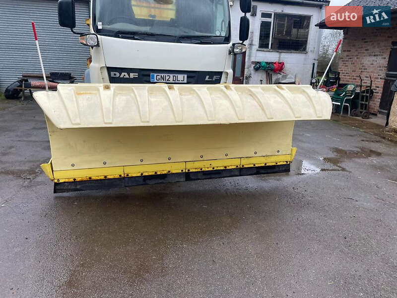 Пескоразбрасывающая машина DAF LF 2012 в Василькове