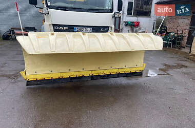 Пескоразбрасывающая машина DAF LF 2012 в 