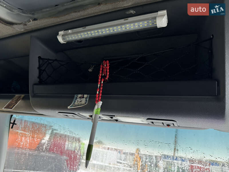 Грузовой фургон DAF LF 2005 в Маневичах