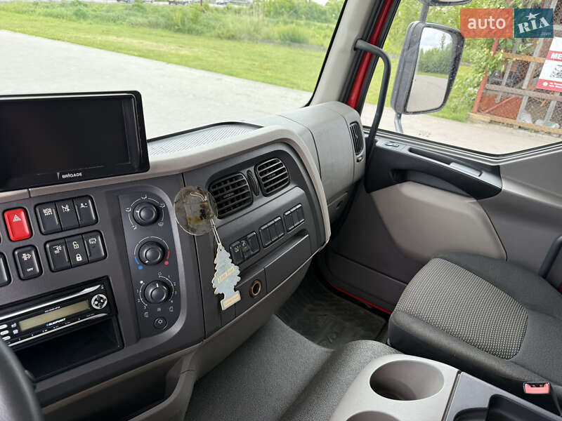 Грузовой фургон DAF LF 2016 в Нововолынске