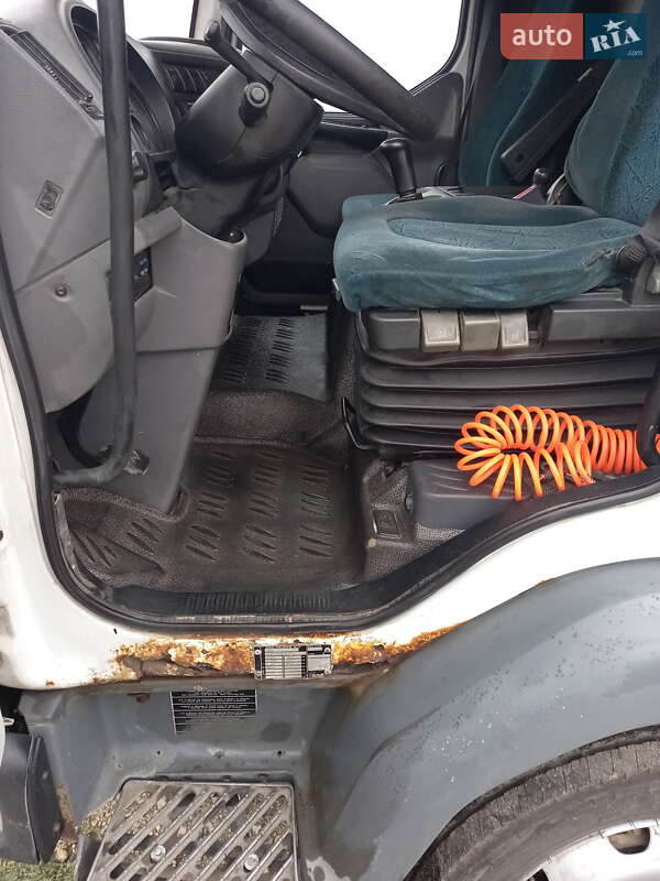 Грузовой фургон DAF LF 2005 в Скалате