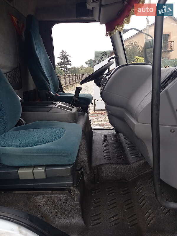Грузовой фургон DAF LF 2005 в Скалате