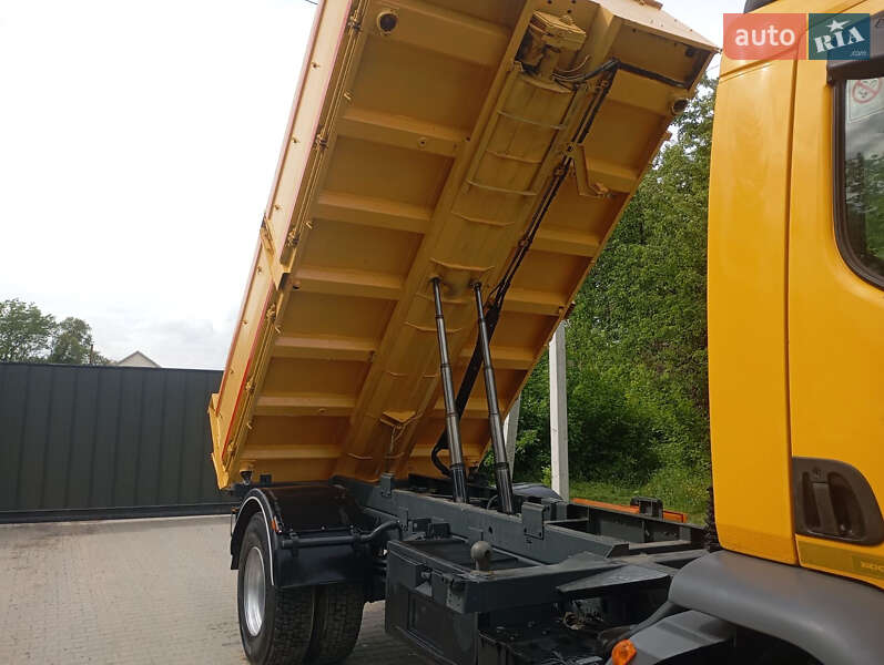 Піскорозкидальна машина DAF LF 2013 в Бучачі