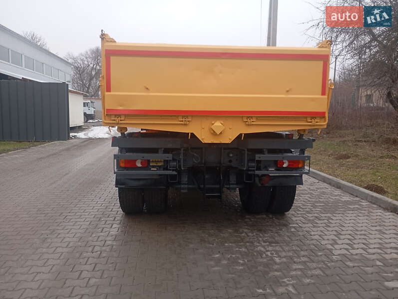 Піскорозкидальна машина DAF LF 2013 в Бучачі