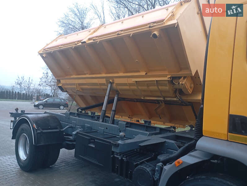 Піскорозкидальна машина DAF LF 2013 в Бучачі