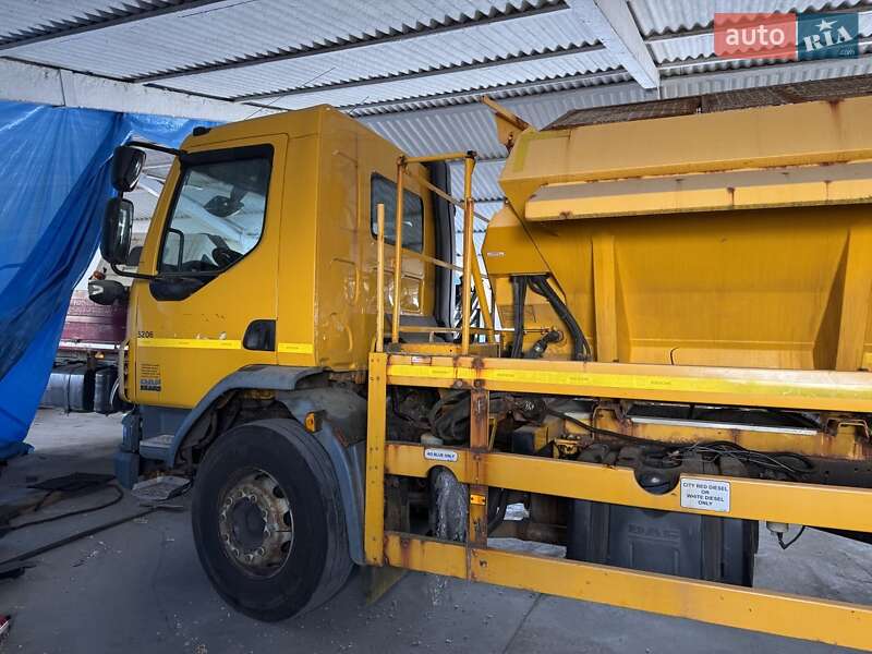 Пескоразбрасывающая машина DAF LF 2011 в Тернополе