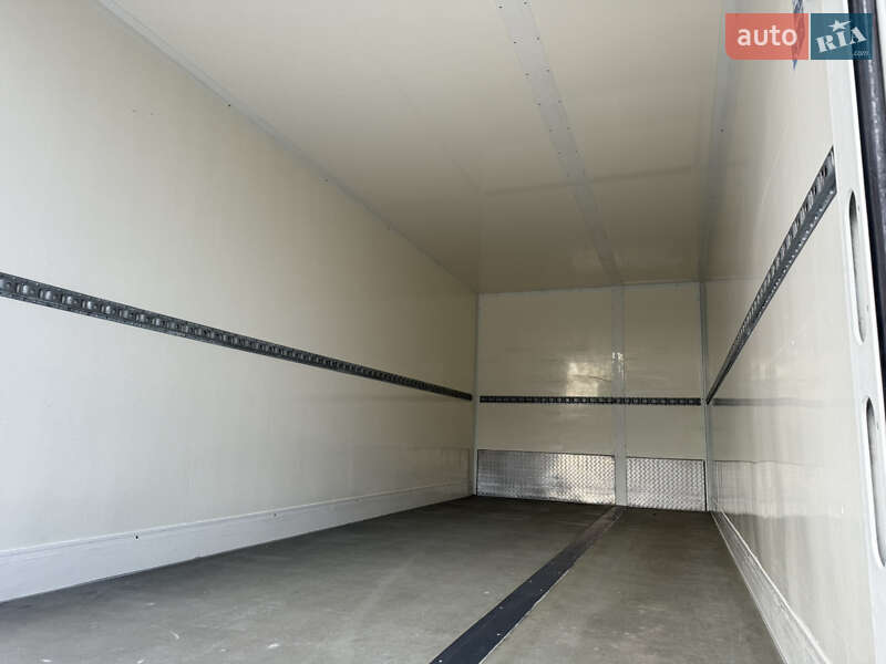 Вантажний фургон DAF LF 2013 в Рівному