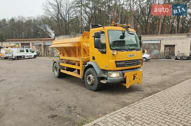 Пескоразбрасывающая машина DAF LF 2010 в Луцке