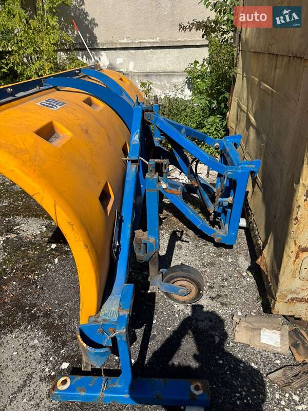 Пескоразбрасывающая машина DAF LF 2010 в Луцке