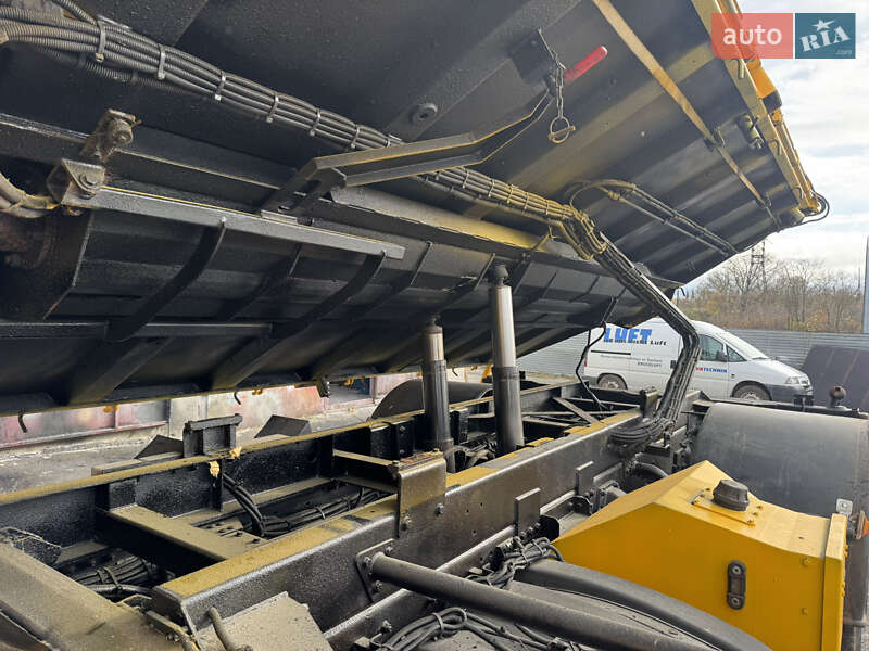 Пескоразбрасывающая машина DAF LF 2013 в Тернополе