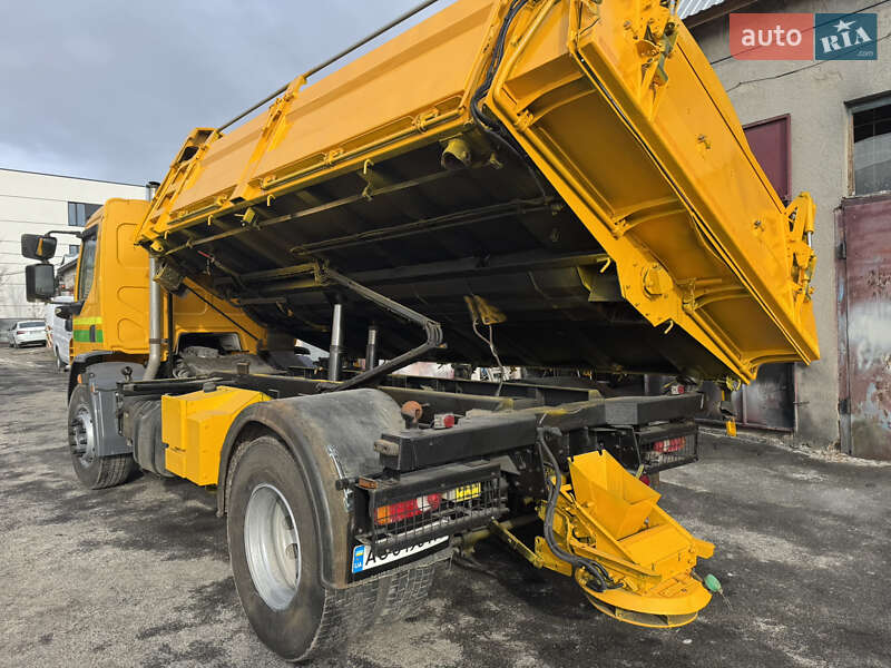 Пескоразбрасывающая машина DAF LF 2013 в Тернополе