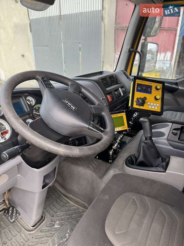 Пескоразбрасывающая машина DAF LF 2013 в Тернополе