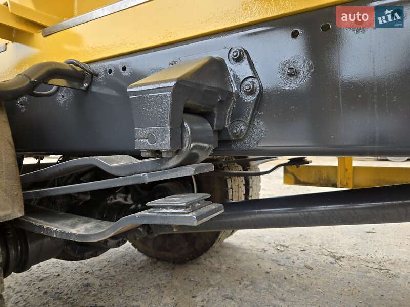 Пескоразбрасывающая машина DAF LF 2013 в Болграде