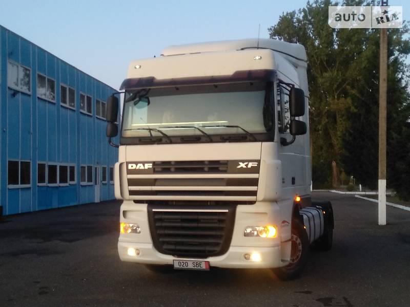 Тягач DAF XF 105 2010 в Самборе