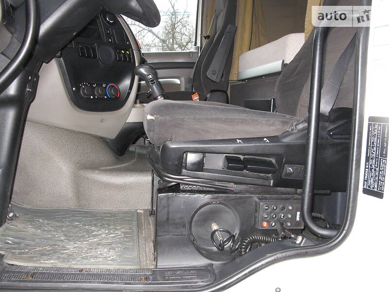 Тягач DAF XF 105 2011 в Черновцах