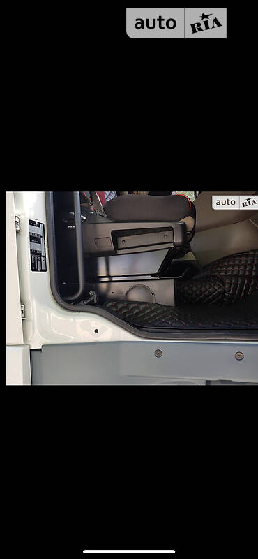 Контейнеровоз DAF XF 105 2010 в Кривом Роге