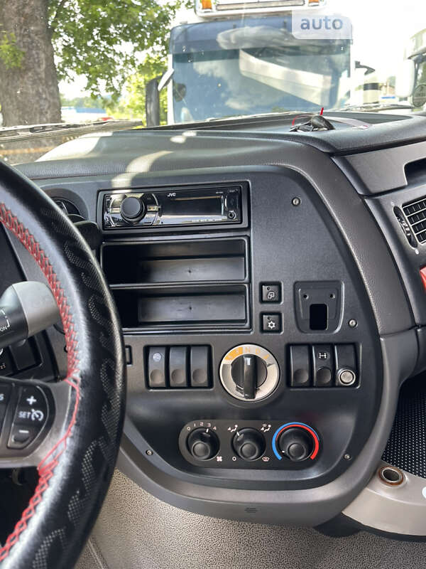 Тягач DAF XF 105 2013 в Хусте