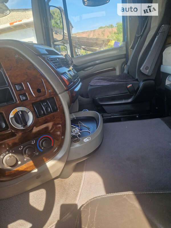 Тягач DAF XF 105 2010 в Нововолынске