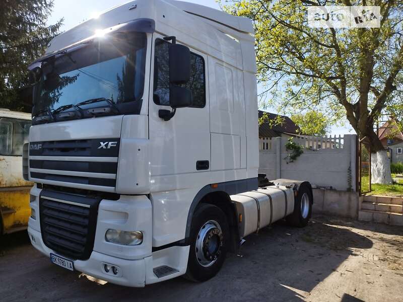 Тягач DAF XF 105 2008 в Дубні