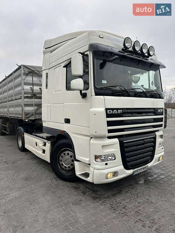 Тягач DAF XF 105 2012 в 