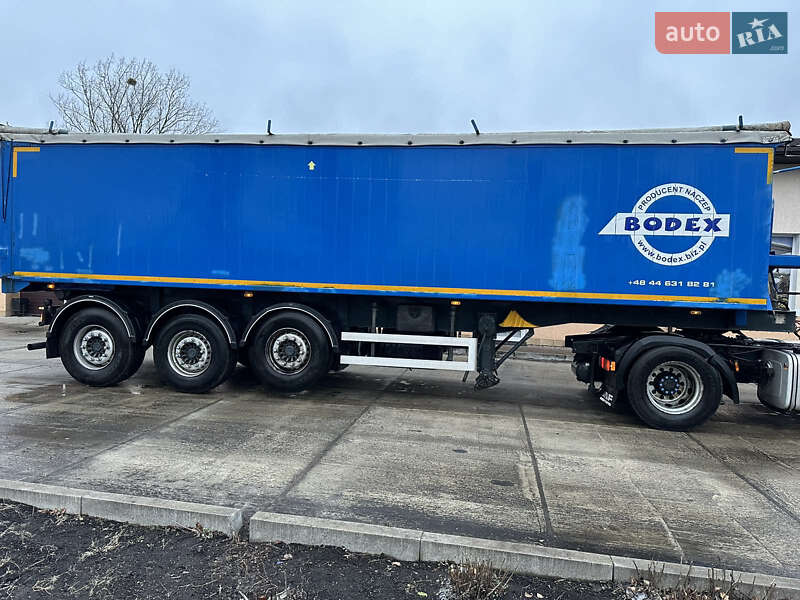 Самосвал DAF XF 105 2010 в Сарнах