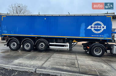 Самосвал DAF XF 105 2010 в 