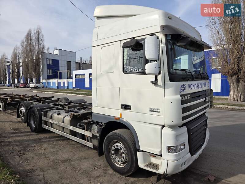 Контейнеровоз DAF XF 105 2012 в 