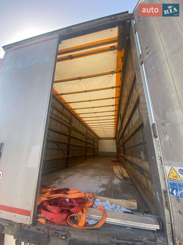 Тягач DAF XF 105 2011 в Гореничах