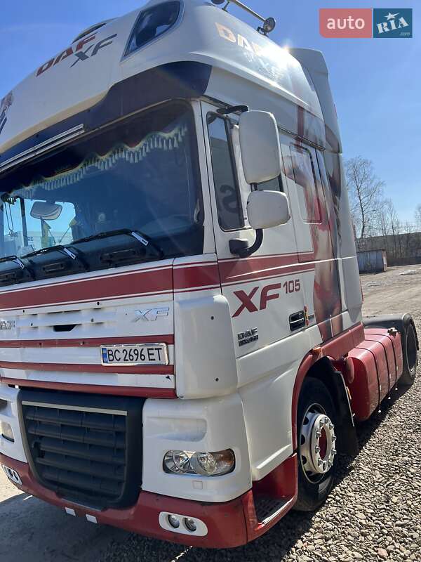 Тягач DAF XF 105 2009 в Жовкве