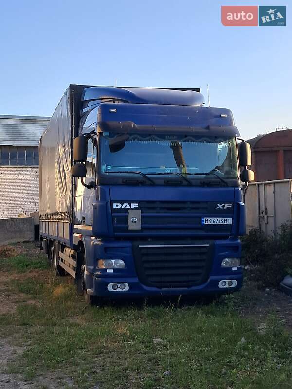Грузовой фургон DAF XF 105 2011 в Ровно