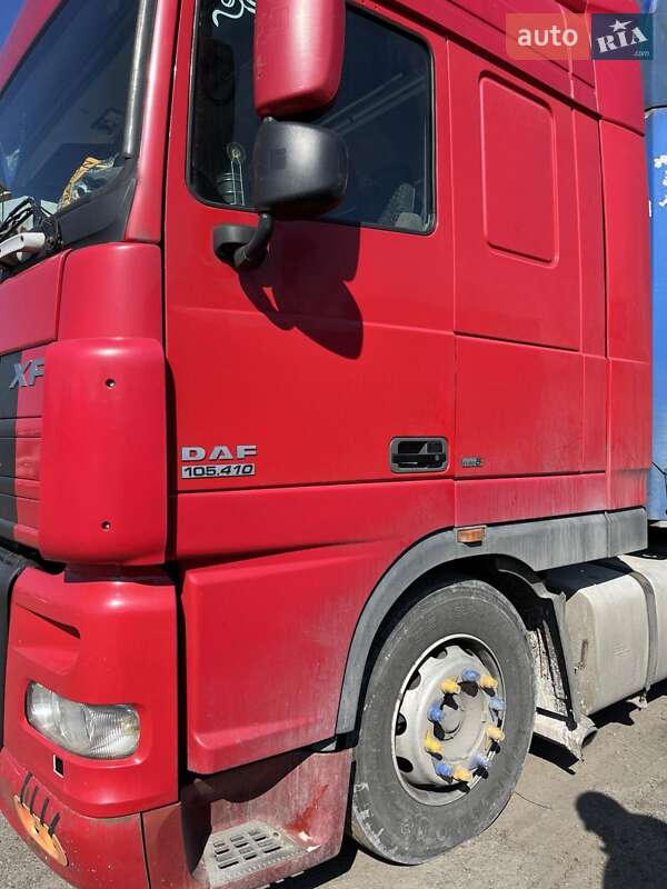 Грузовой фургон DAF XF 105 2006 в Львове