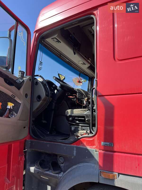 Грузовой фургон DAF XF 105 2006 в Львове