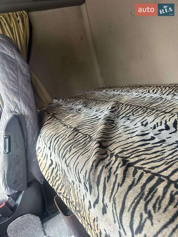 Грузовой фургон DAF XF 105 2013 в Калуше