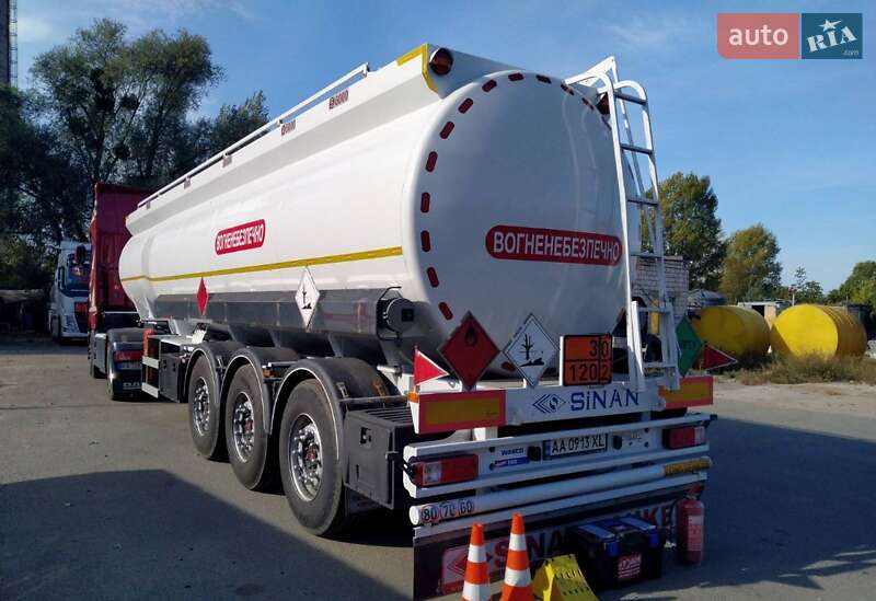 Бензовоз DAF XF 106 2014 в Києві