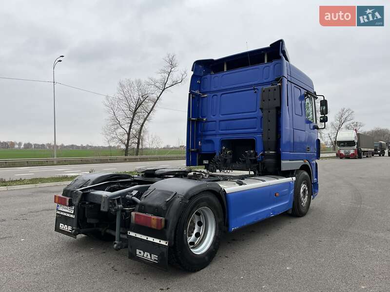 Тягач DAF XF 95.430 2005 в Ромнах