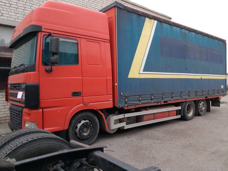 Грузовой фургон DAF XF 95 2004 в Каховке