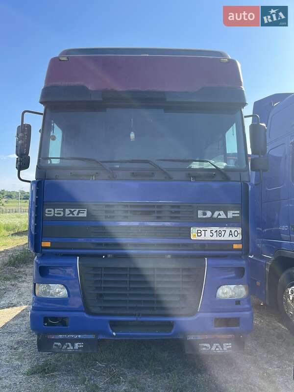 Тягач DAF XF 95 2000 в Вінниці