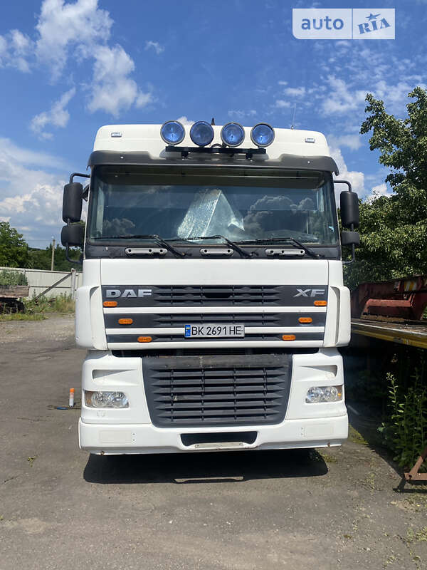 Тягач DAF XF 95 2006 в Остроге